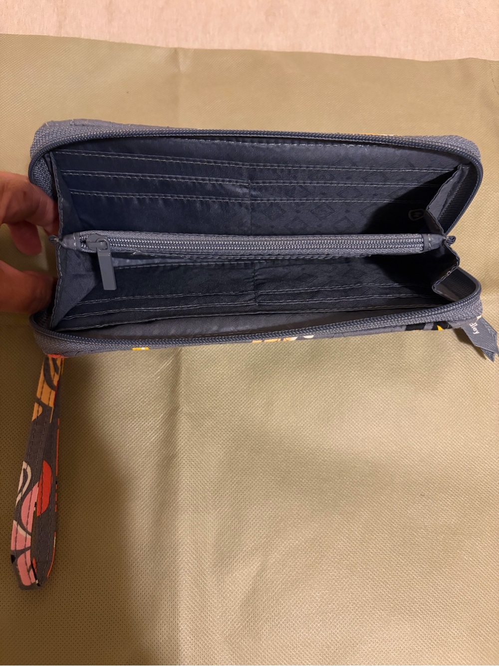Vera Bradley Gray Quilted Floral Wristlet Wallet with Multicolor Print - Picture 4 of 4